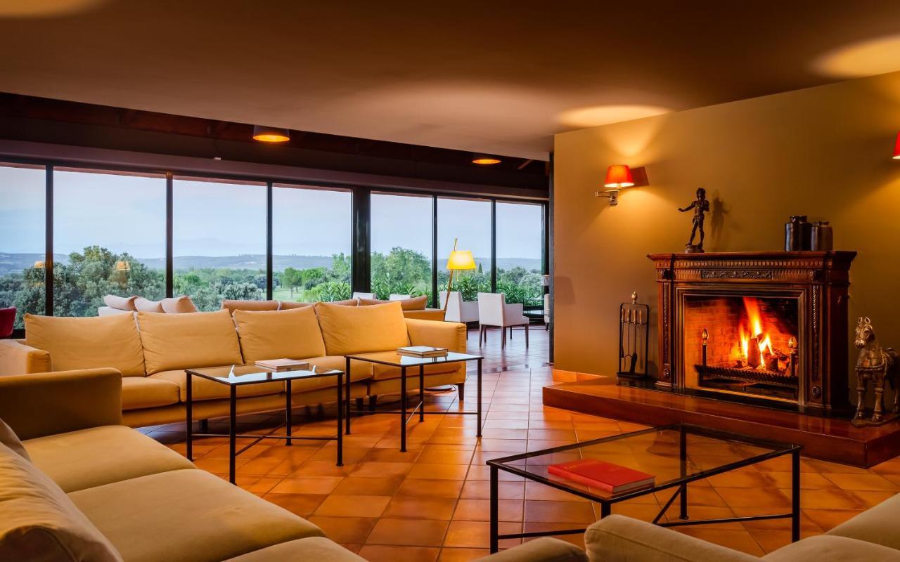 Hotel Torremirona Golf & Spa Navata Exterior photo