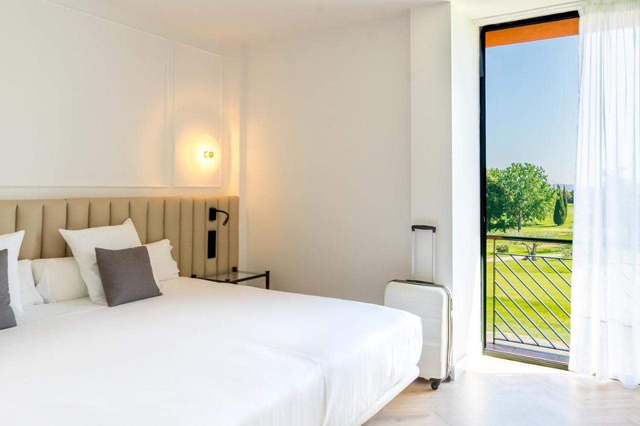 Hotel Torremirona Golf & Spa Navata Exterior photo