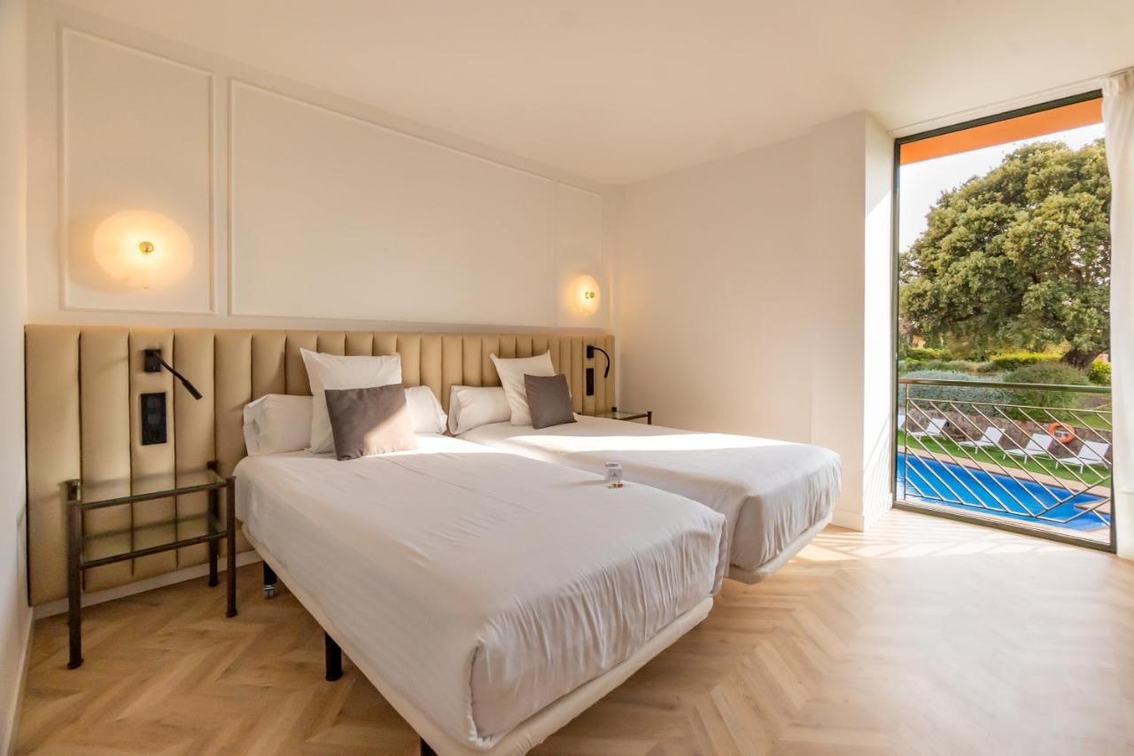 Hotel Torremirona Golf & Spa Navata Exterior photo